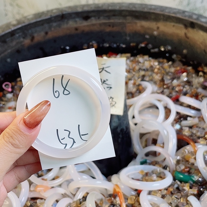 玛瑙/玉髓手镯未镶嵌68