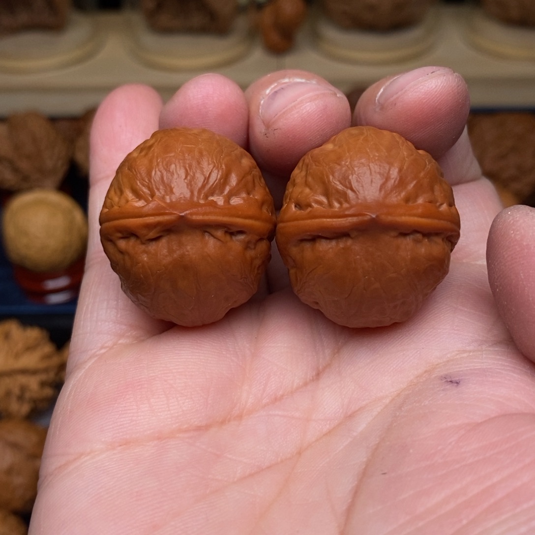 文玩核桃把件手捻光头磨盘