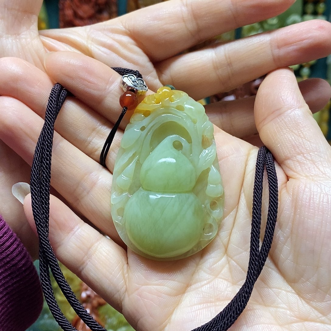 岫玉未镶嵌吊坠(赠链)