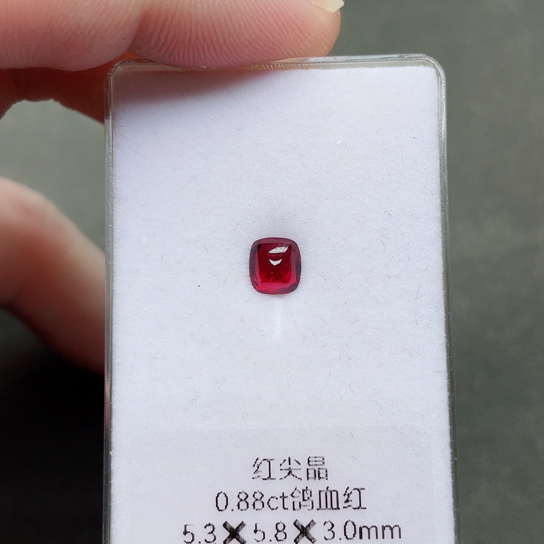 尖晶石裸石未镶嵌0.88克拉无烧鸽血红色