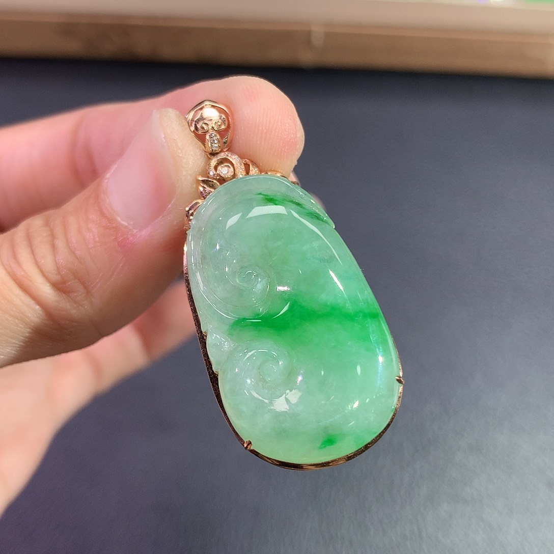 翡翠吊坠(赠链)18K金镶嵌