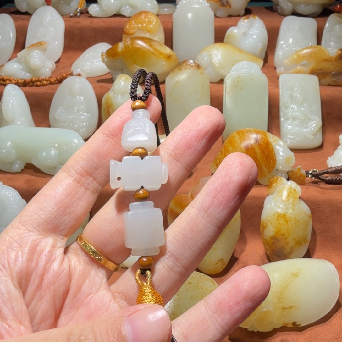 未镶嵌和田玉车挂