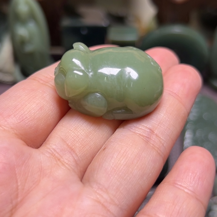 遇***晴颈饰未镶嵌岫岩河磨玉（透闪石质玉）