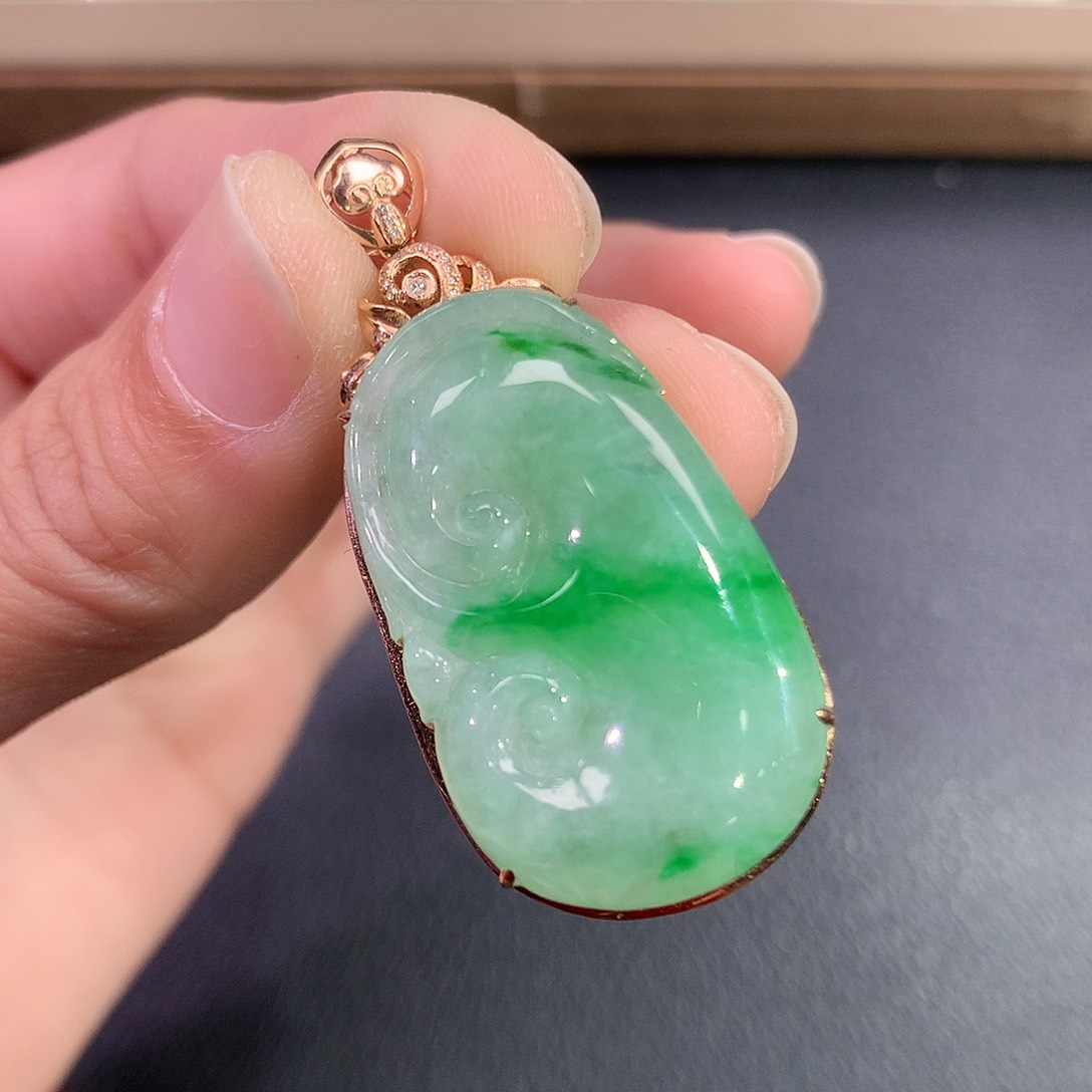 翡翠吊坠(赠链)18K金镶嵌