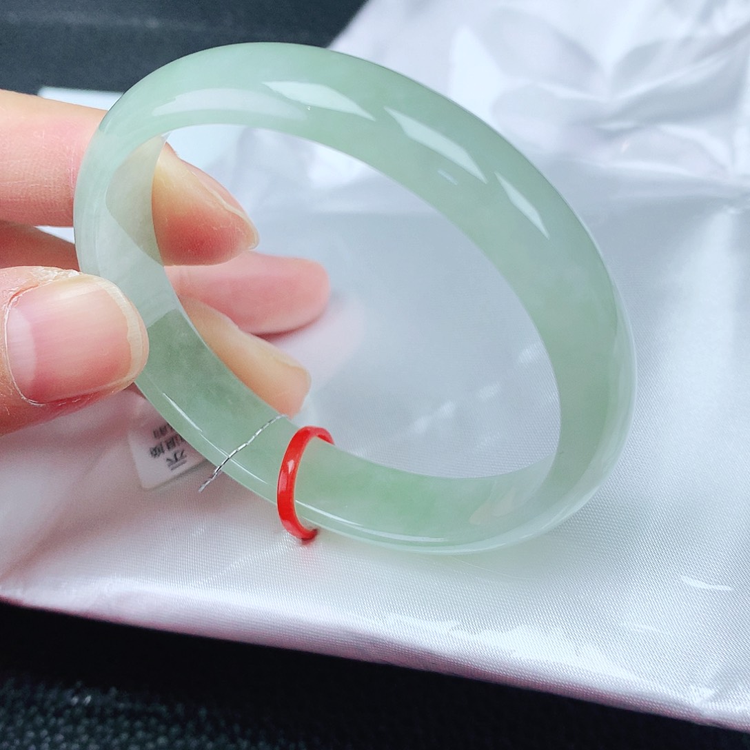 翡翠手镯未镶嵌53贵