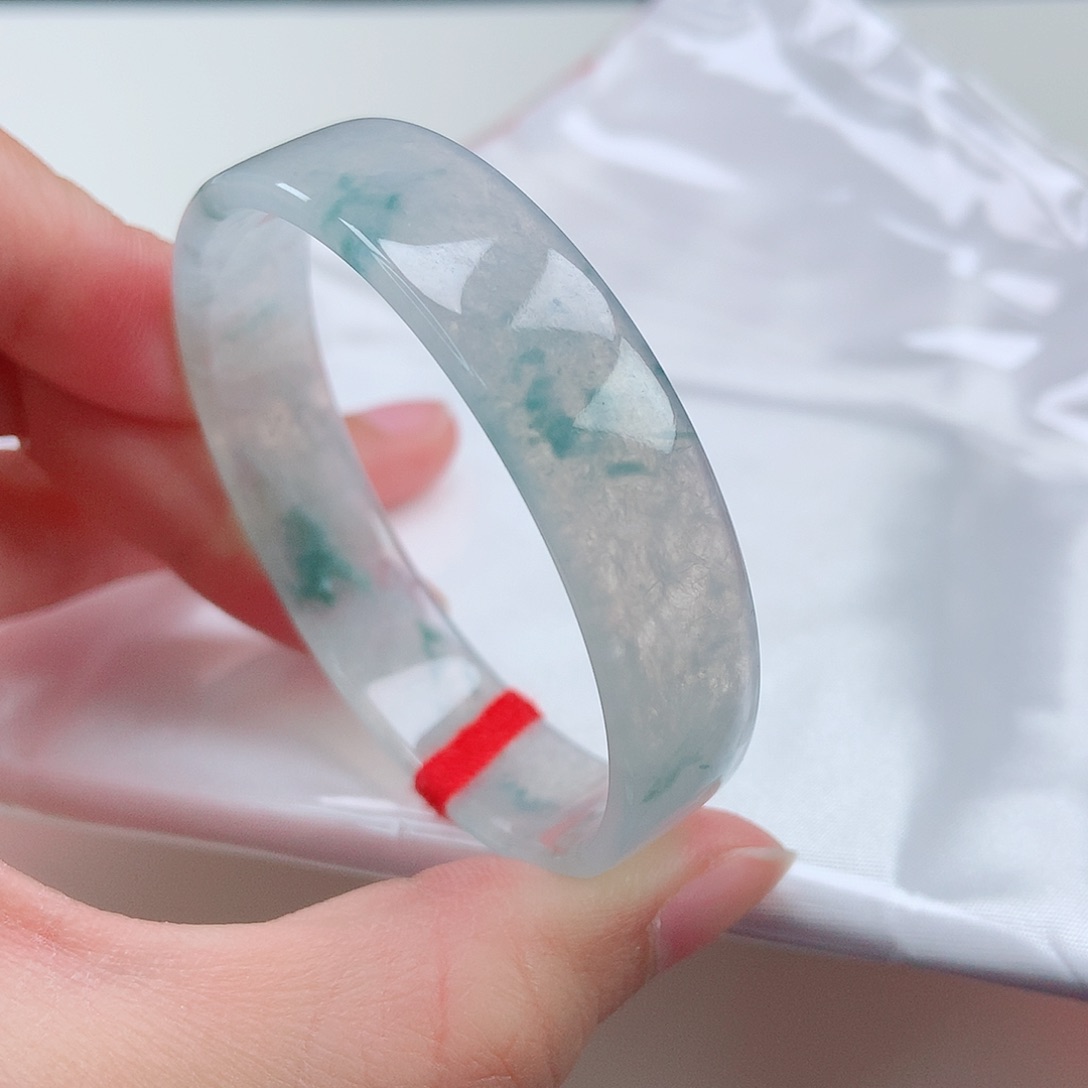 翡翠手镯未镶嵌50公主镯