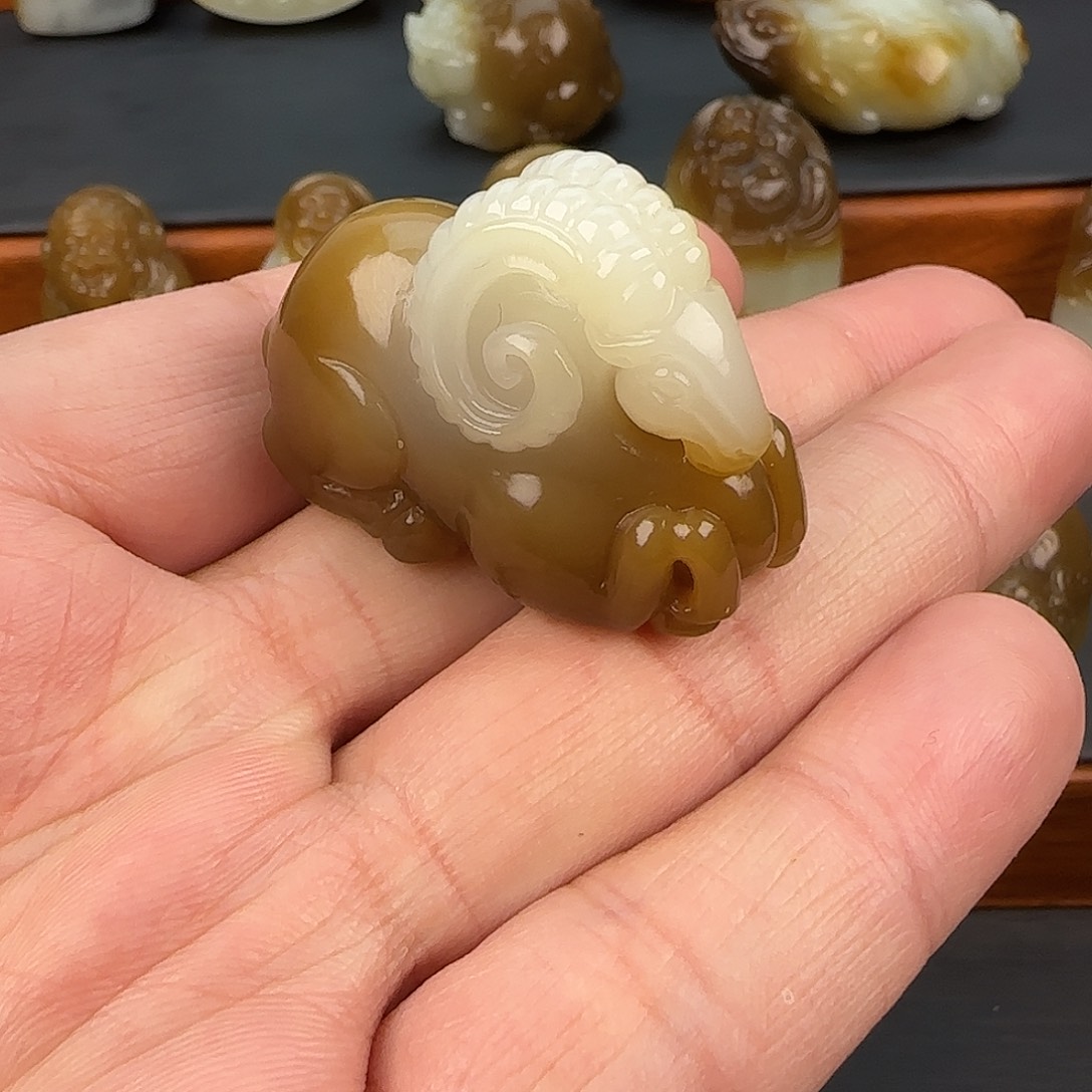 和田玉（糖玉）颈饰未镶嵌h****、