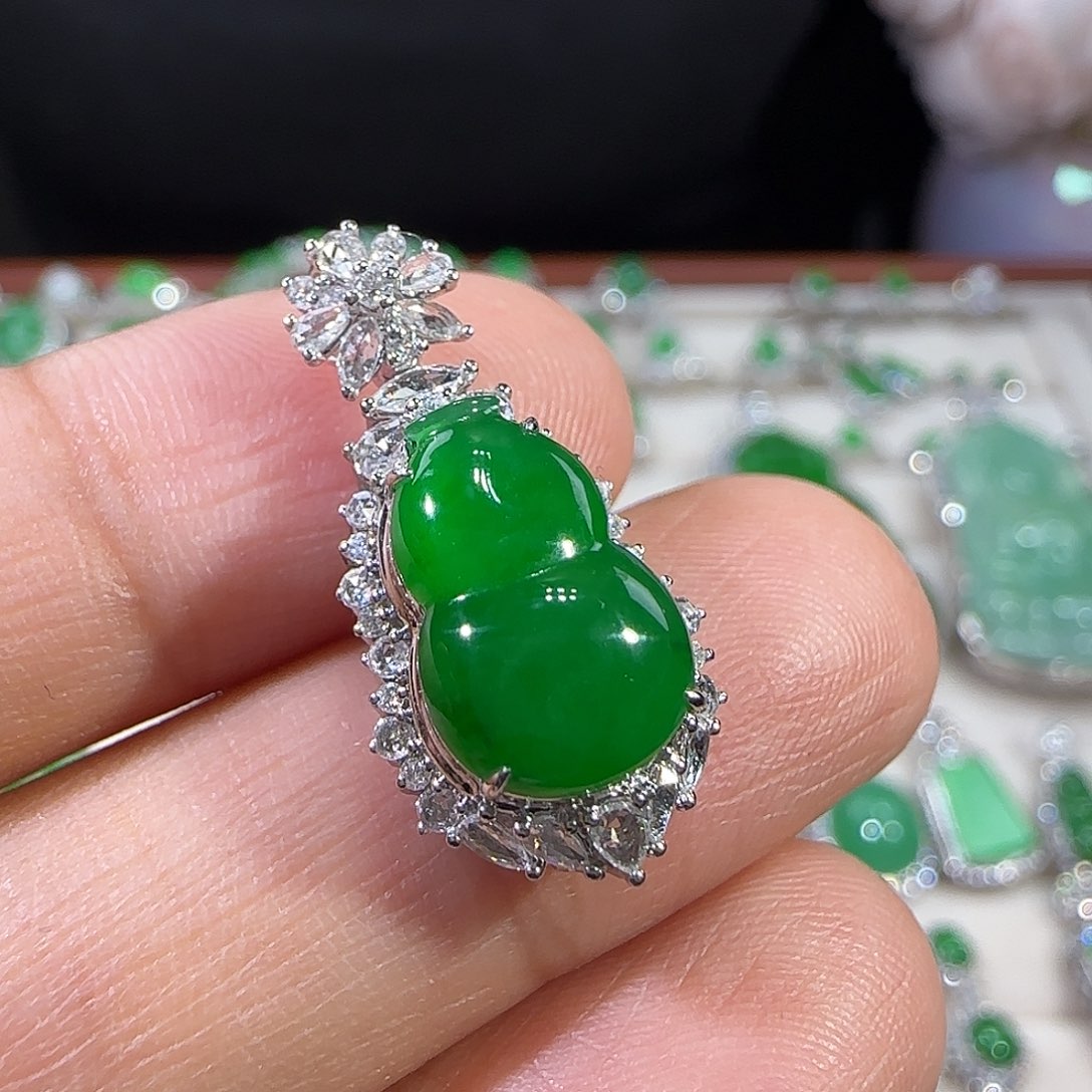 翡翠吊坠(不含链)18K金镶嵌