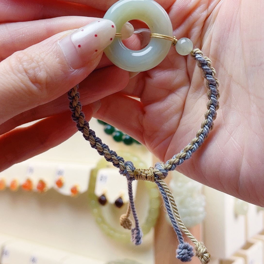 和田玉未镶嵌吊坠(赠链)