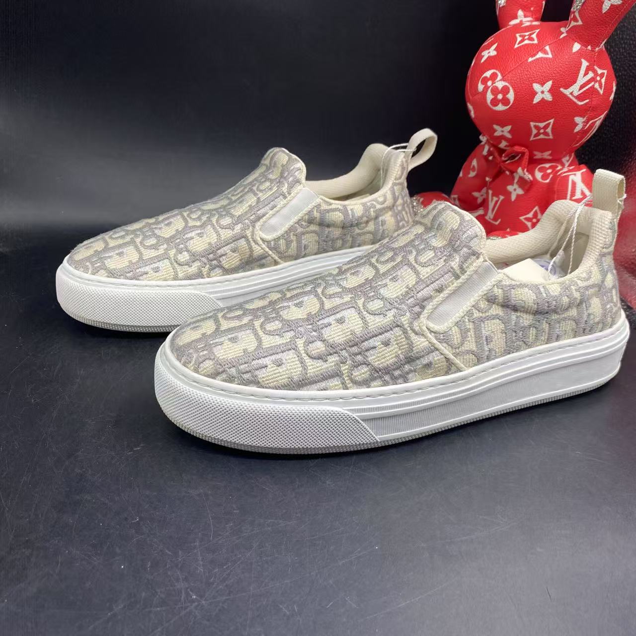 95新 DIOR/迪奥 灰白舒适时尚一脚蹬38欧码LZ010