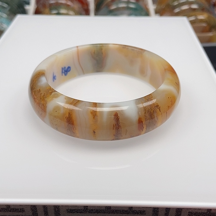 玛瑙/玉髓手镯未镶嵌随****赞