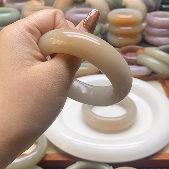 石英岩玉手镯未镶嵌众**饨