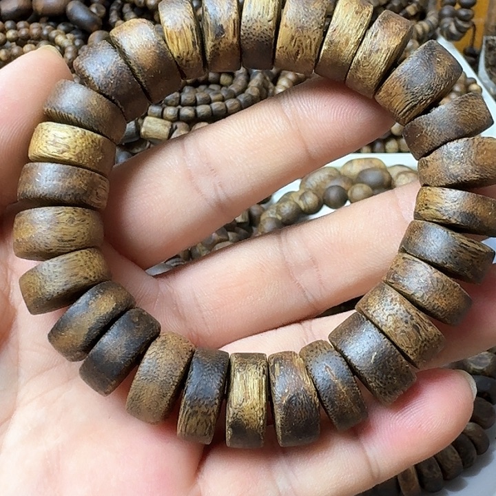 手串沉香中**油乌身手串23克加