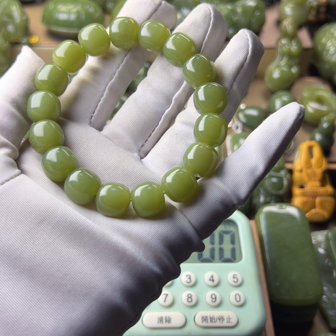 岫岩老玉（透闪石质玉）手串未镶嵌o***s