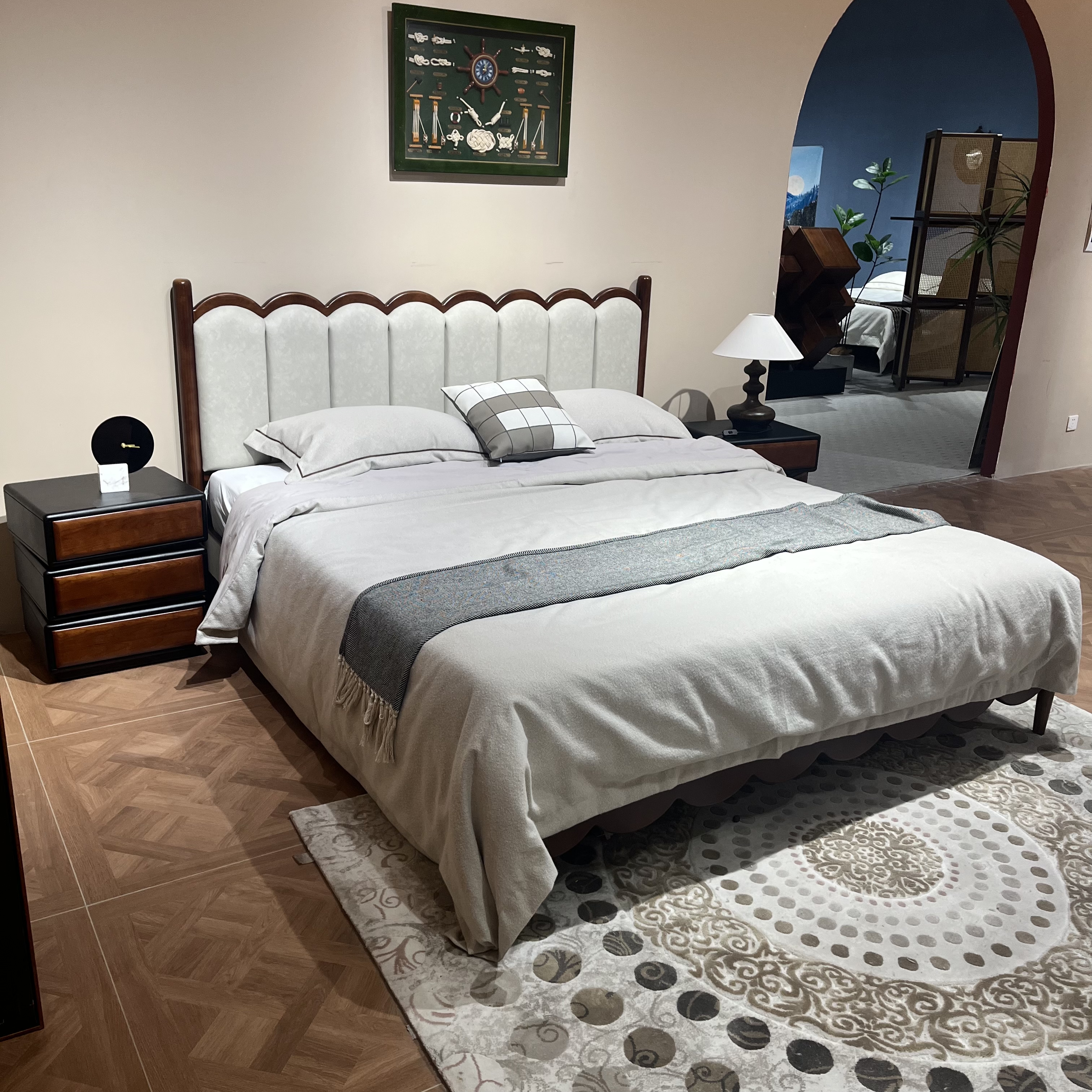 中古风床北欧实木床现代简约1.8M双人床复古法式床软包主卧小户型