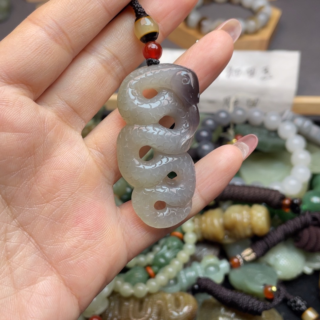 和田玉颈饰未镶嵌