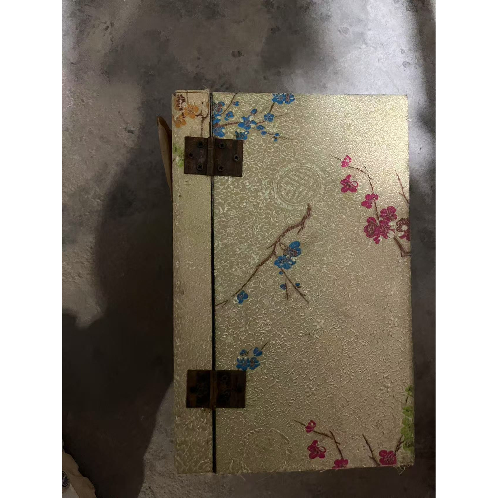 精品摆件红梅箱开