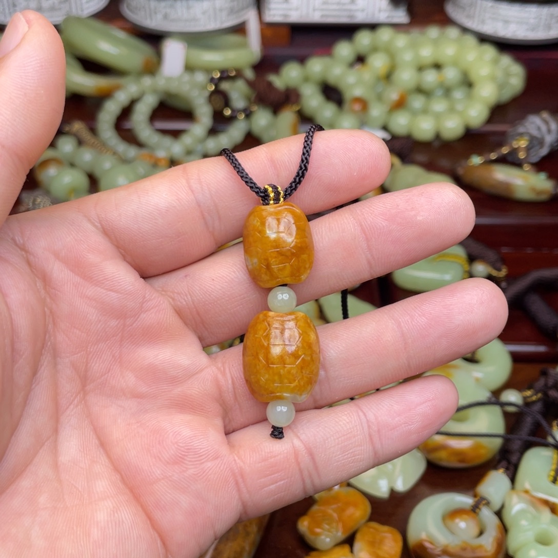 双***士岫岩河磨玉（透闪石质玉）未镶嵌吊坠(不含链)