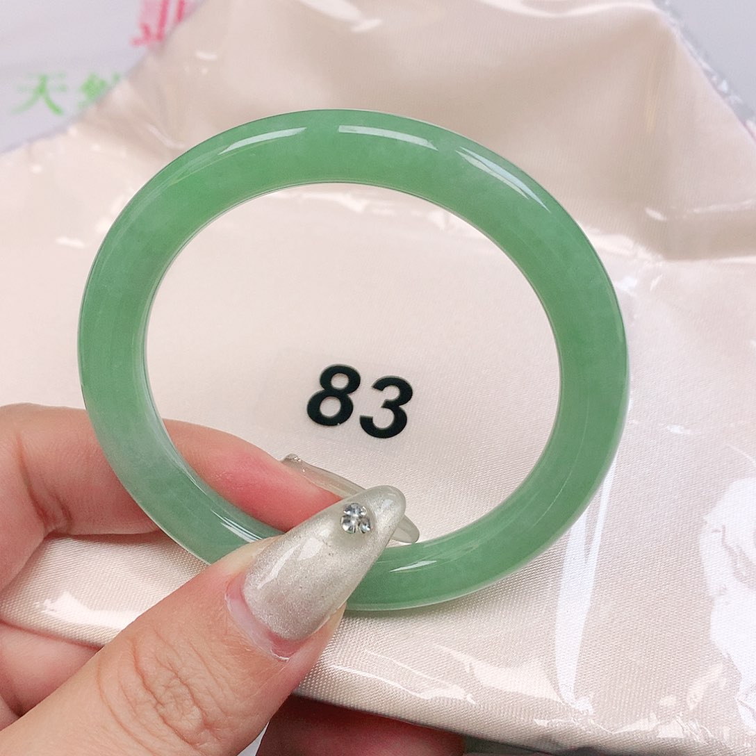 翡翠手镯未镶嵌抖音83