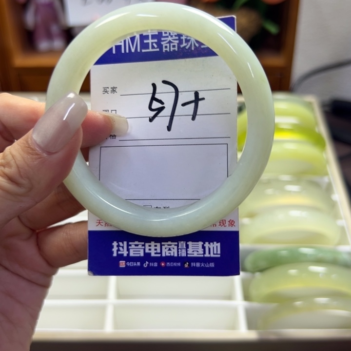 蛇纹石玉未镶嵌手镯412瑕疵