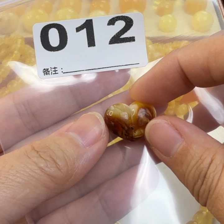 琥珀未镶嵌手链屁桃配饰