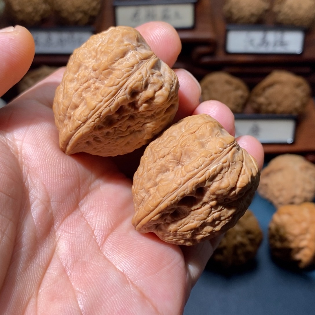 文玩核桃吊坠原树悟空