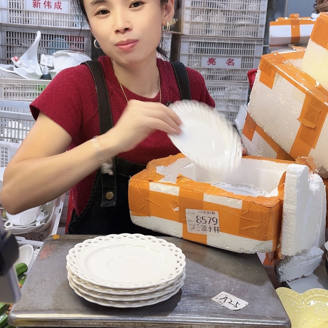 盘微瑕产品………八个镂空小碟