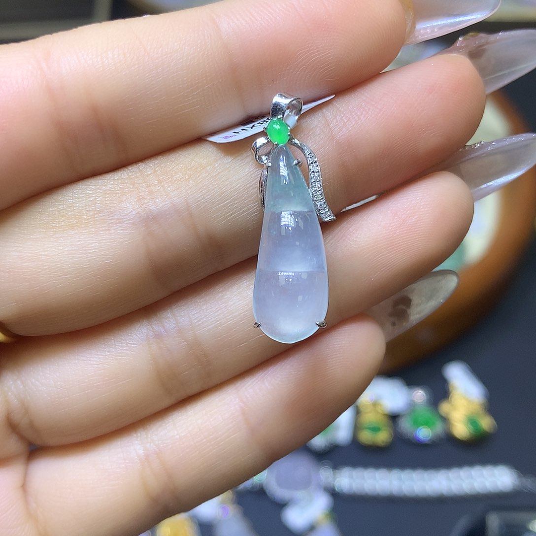 翡翠18K金镶嵌颈饰翡翠