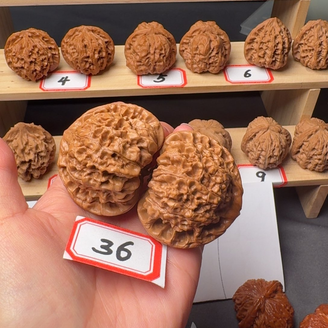 文玩核桃把件全品52尺官帽
