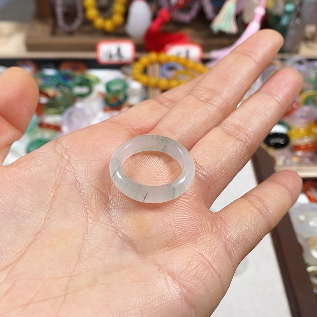 石英质玉戒指未镶嵌小*瓜