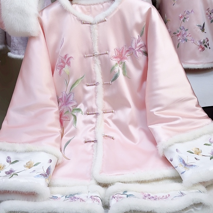 织绣真丝粉色对襟棉服冬款