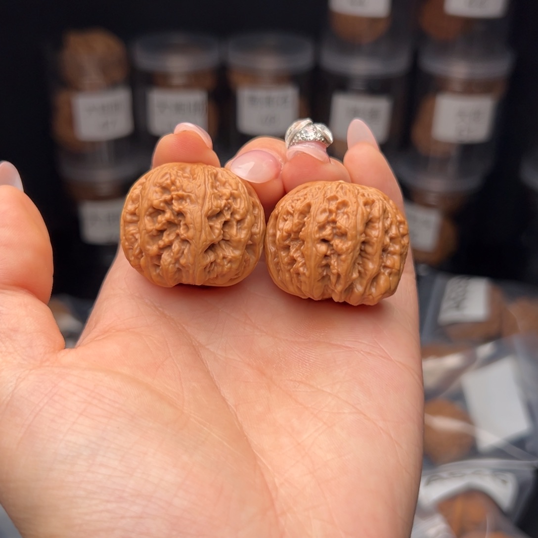 文玩核桃吊坠傦****大粗筋