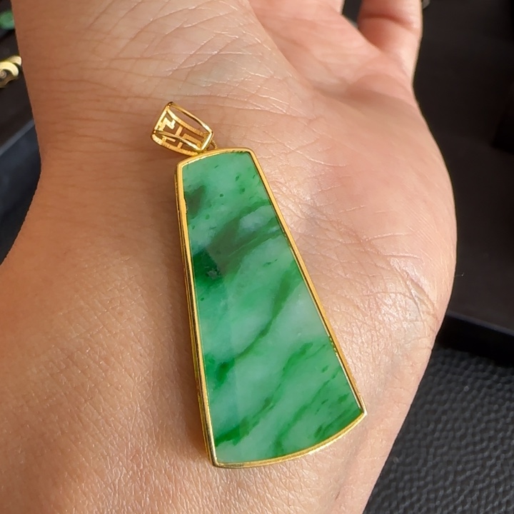 翡翠颈饰18K金镶嵌无事牌R