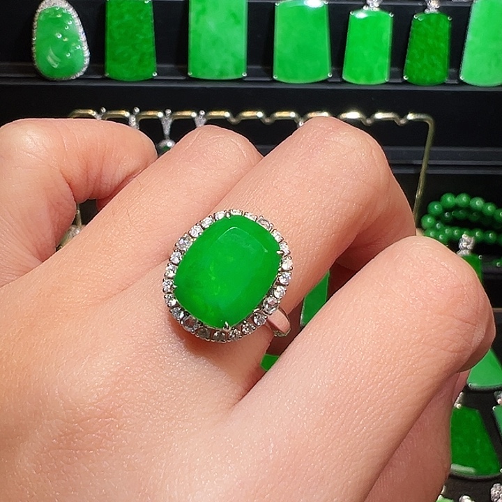 翡翠吊坠(不含链)18K金镶嵌