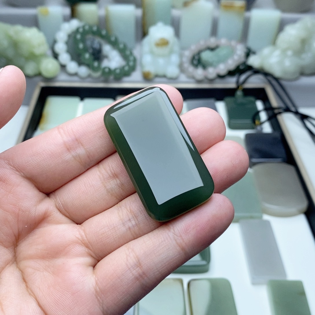 和田玉颈饰未镶嵌无**房