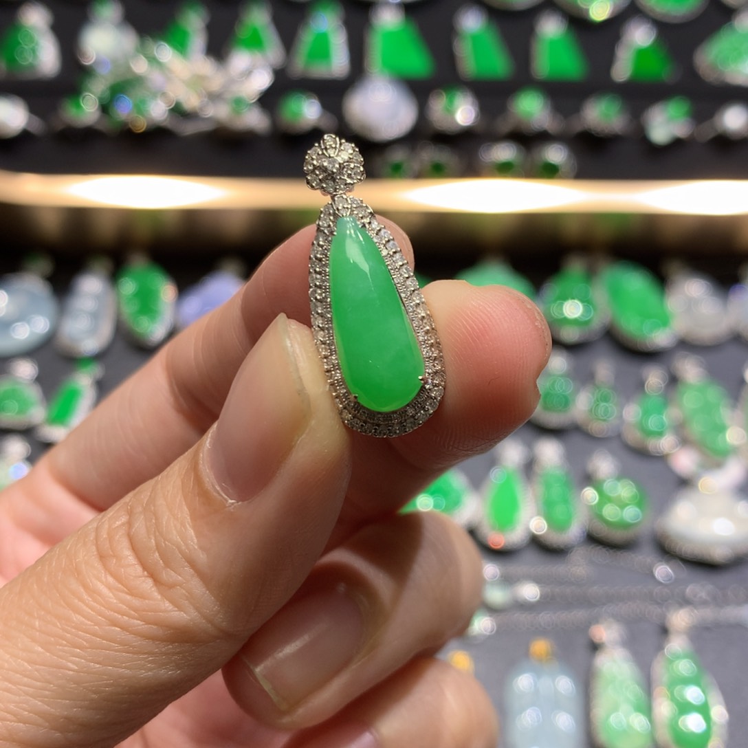 翡翠吊坠(不含链)18K金镶嵌