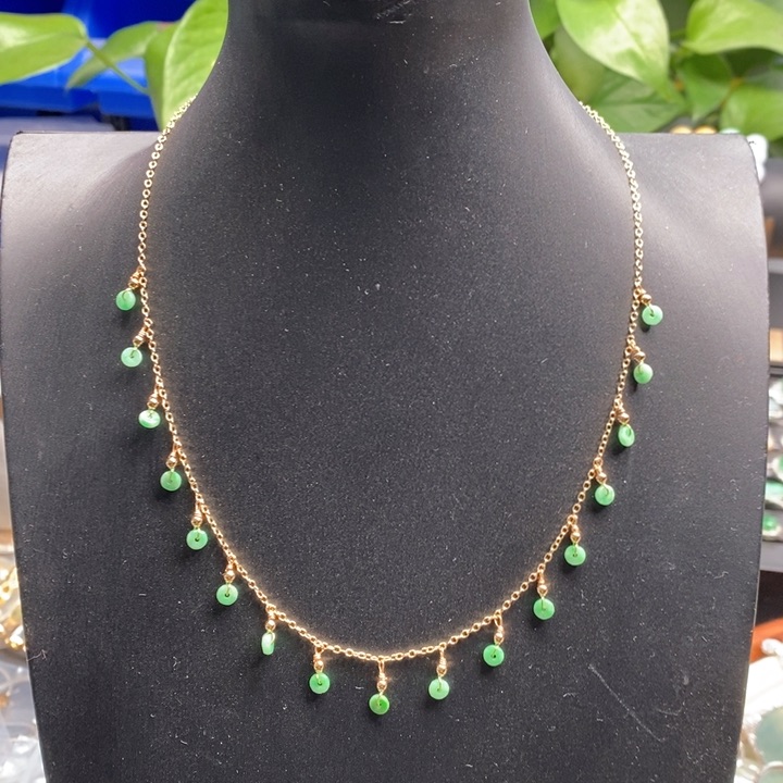 翡翠颈饰合金阳绿项链