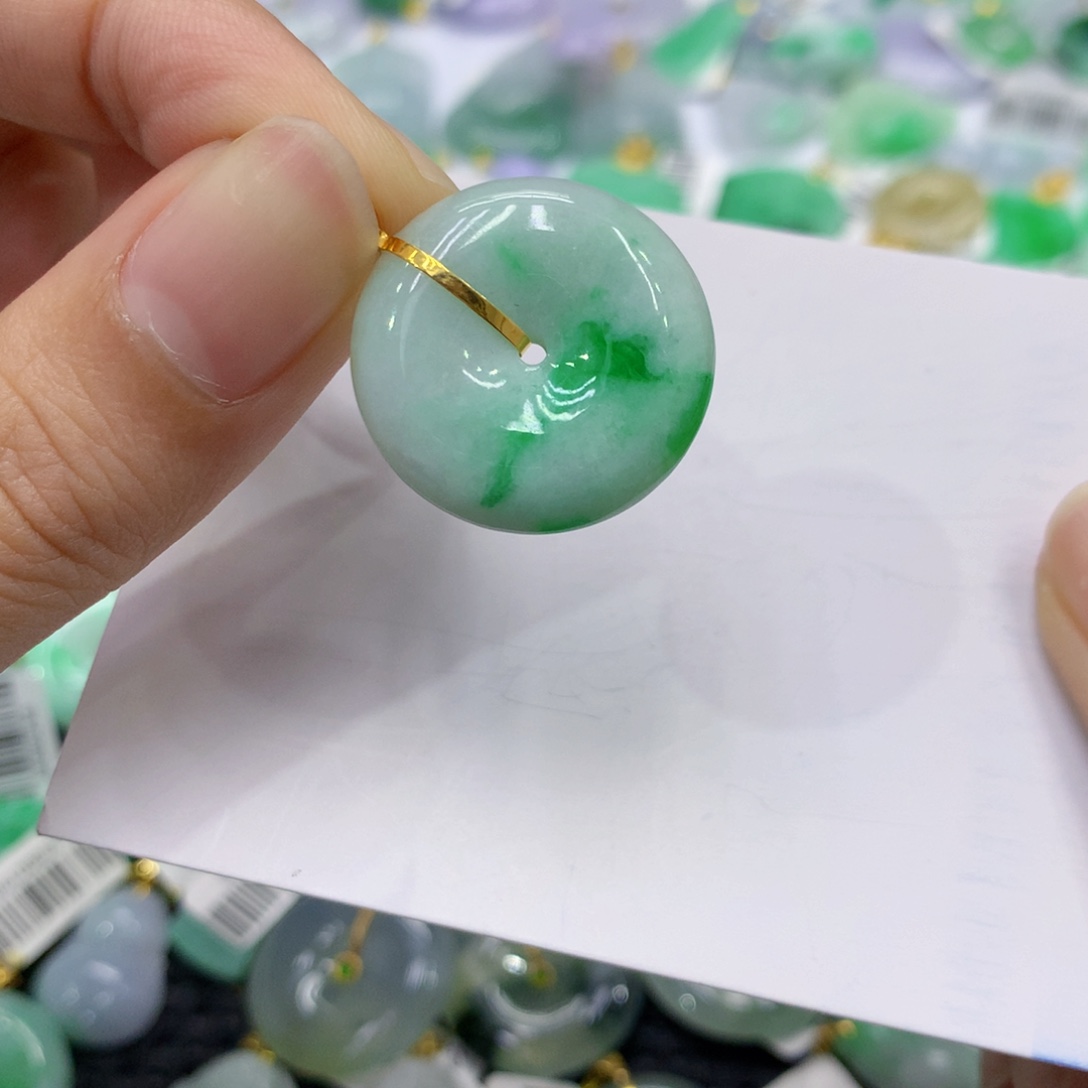 颈饰18K金镶嵌翡翠