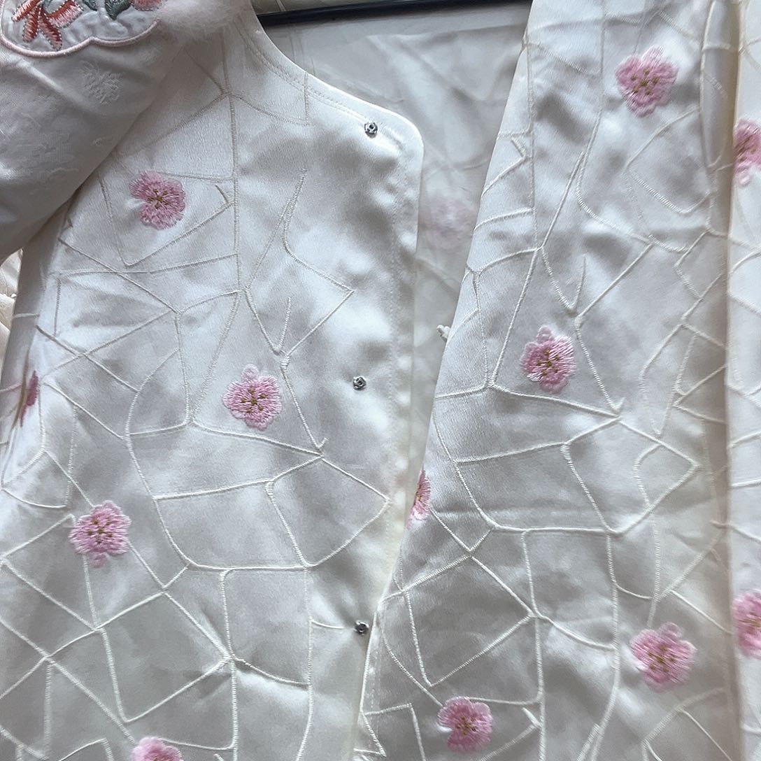 洋***凡外套白1卡其1绿色1