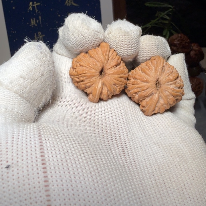 文玩核桃吊坠楼子编号8869，30-29-29