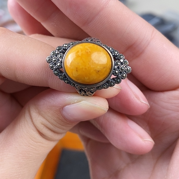 蜜蜡未镶嵌珠宝奇石