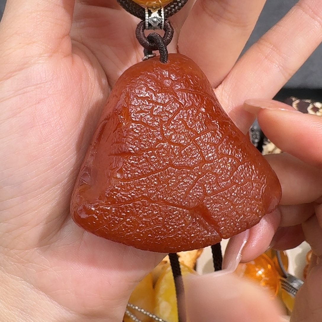 白***滚琥珀未镶嵌裸石你