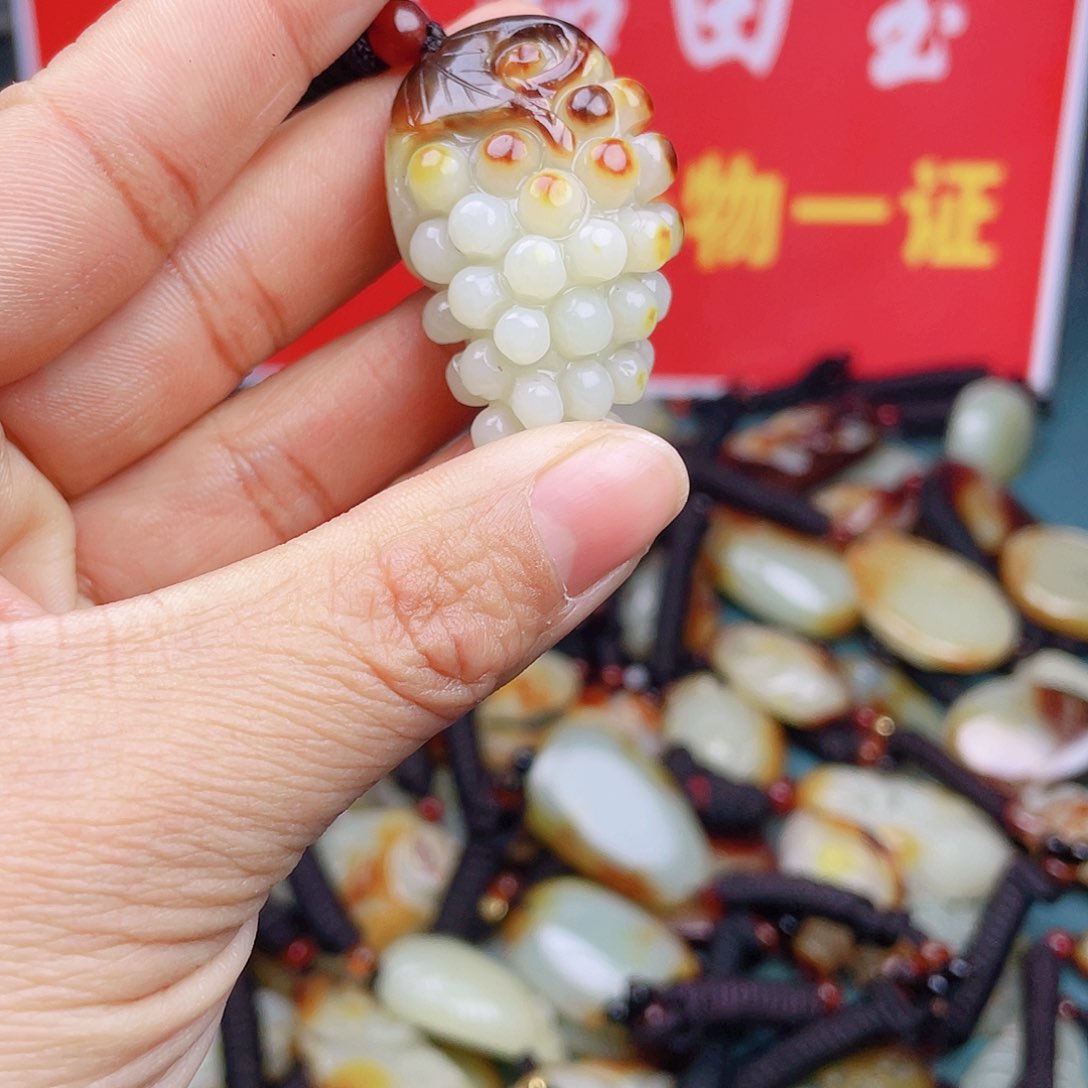 和田玉颈饰未镶嵌