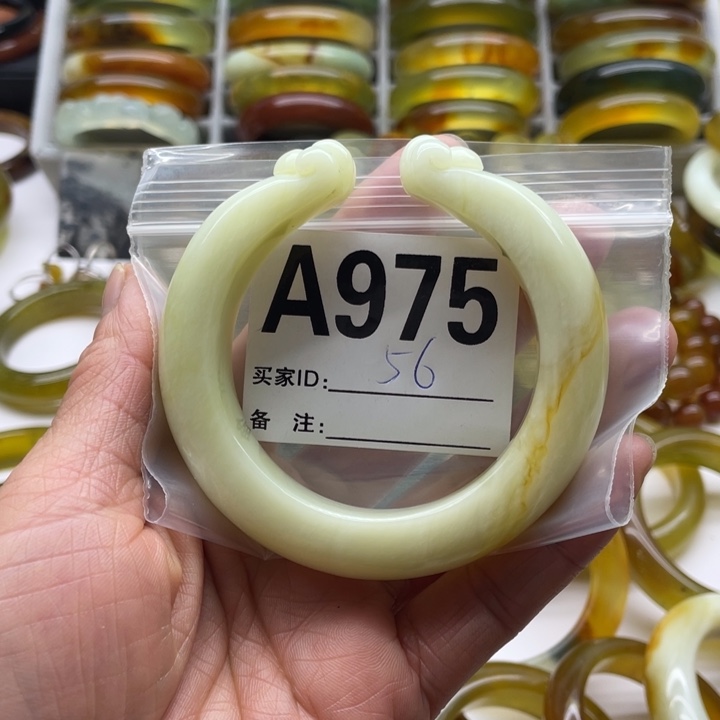 未镶嵌蛇纹石玉手镯约*