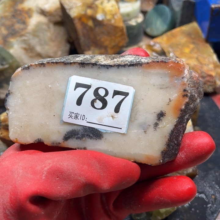 透闪石-蛇纹石玉珠宝奇石未镶嵌合*