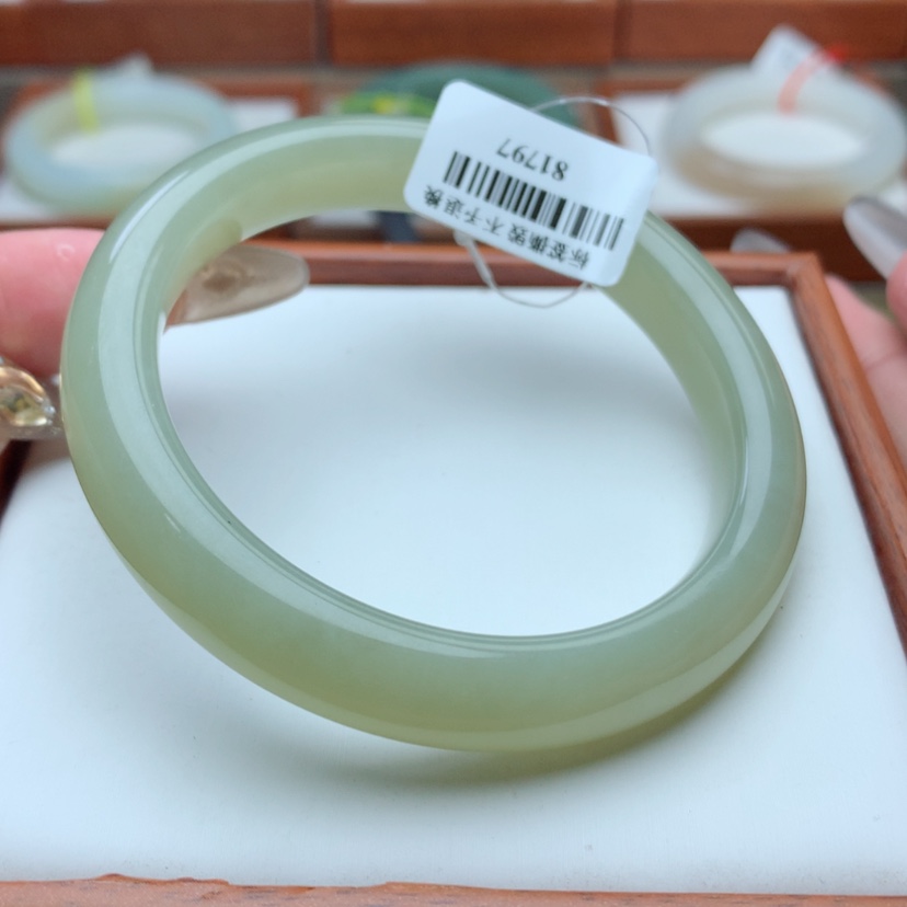 【闪购商品】和田玉手镯未镶嵌56