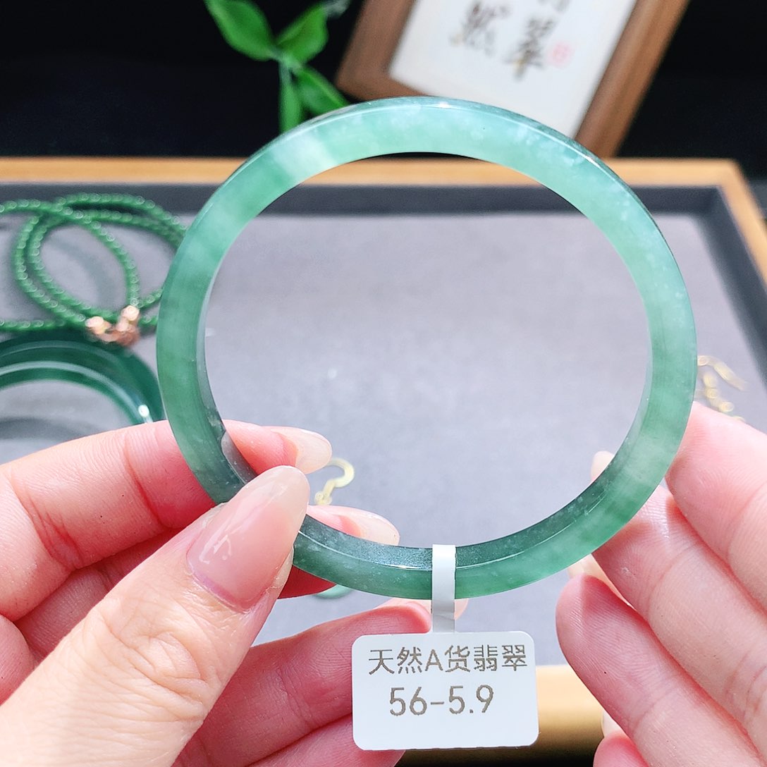 翡翠手镯（圆镯）未镶嵌