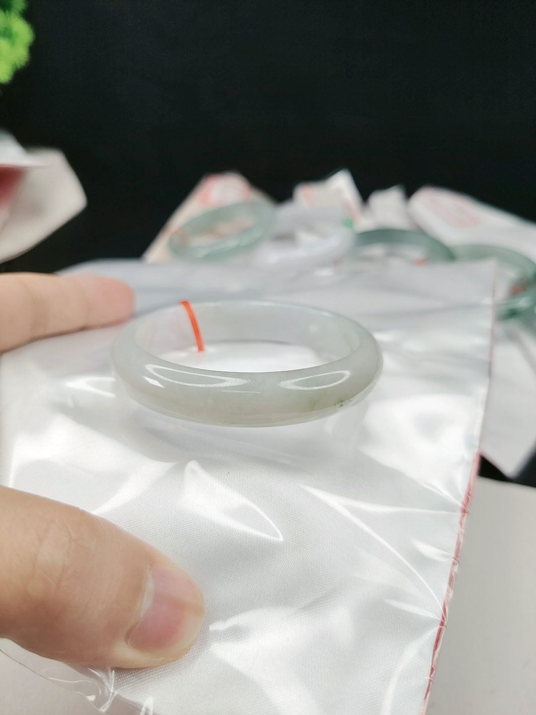 贵妃手镯54.3*48.3*12*6.8圈口条宽厚度，天然缅甸翡翠手镯A货