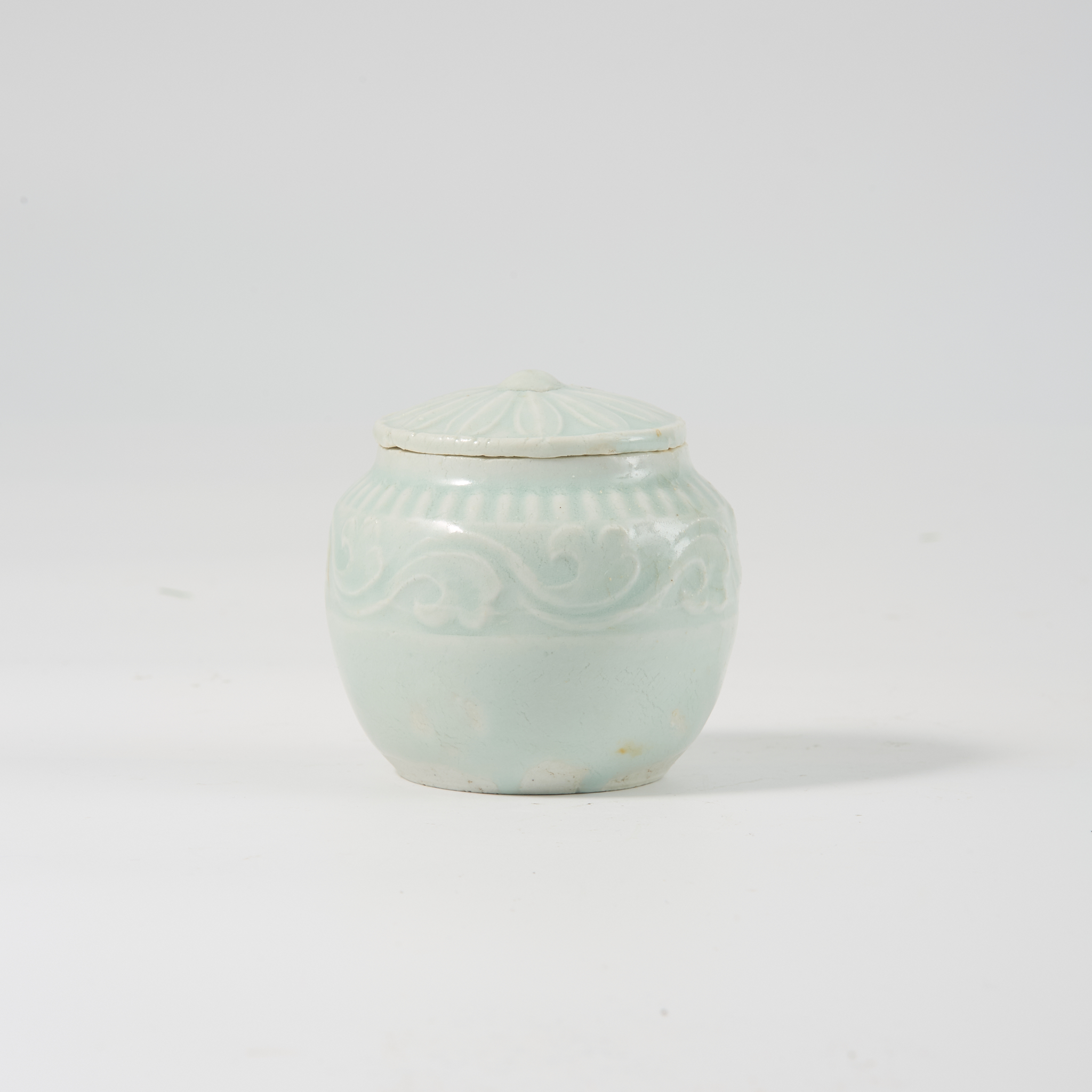 【拍卖预展】Lot26 明代 青白釉模印花卉盖罐