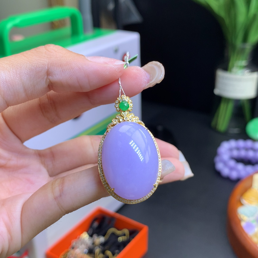 翡翠18K金镶嵌颈饰